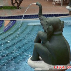 小区铜雕喷水大象