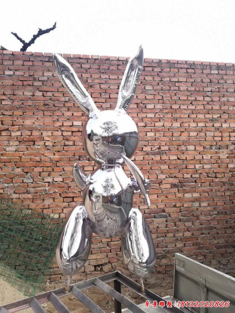 不锈钢镜面兔子动物雕塑