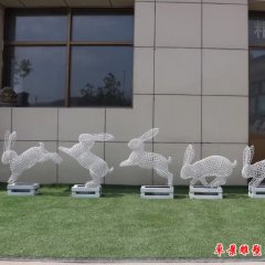 不锈钢镂空编织兔子雕塑